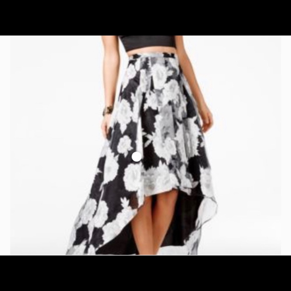 High to low skirt. It’s High waisted